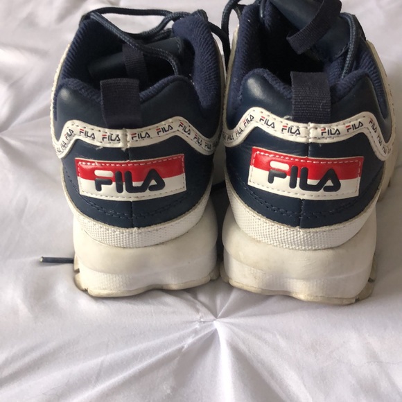 Fila women’s size 6.5US shoes. Used see pics - Picture 3 of 7